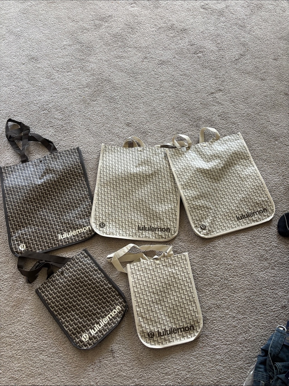 NWT！lululemon athletica Patterned Tote Bags- Cream and Charcoal